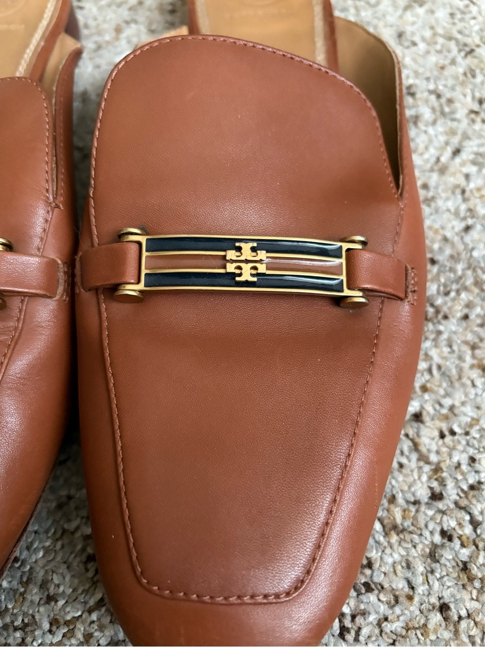 Tory Burch Tan Leather Backless Loafers with Gold Accent - Picture 4 of 7